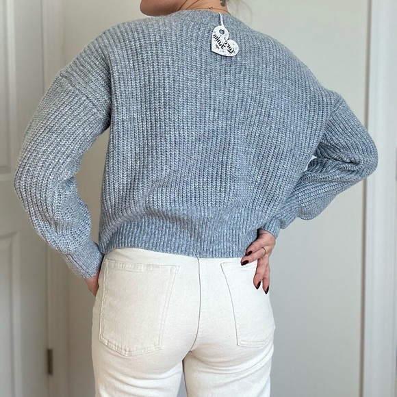 Cable Knit V-neck Pullover - Picture 6 of 9